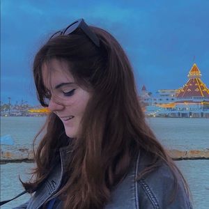 Meet your Posher, Mia